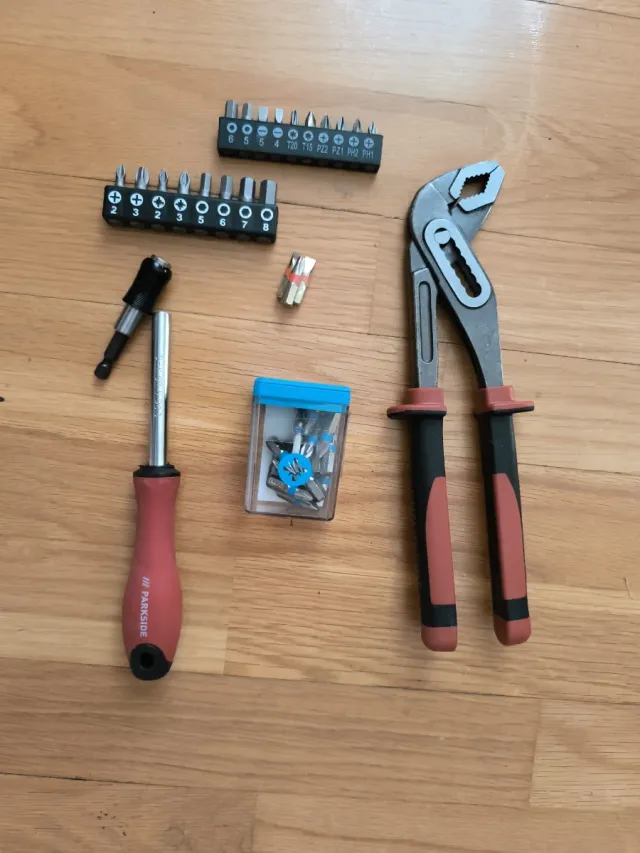 Juego de puntas y destornillador Parkside + Tenaza