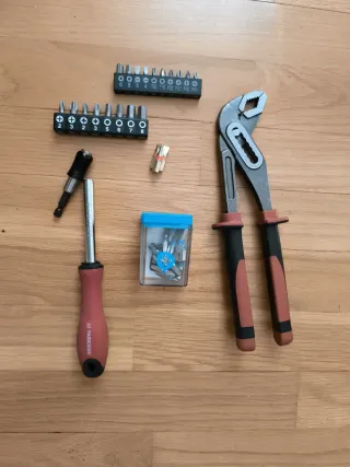Juego de puntas y destornillador Parkside + Tenaza