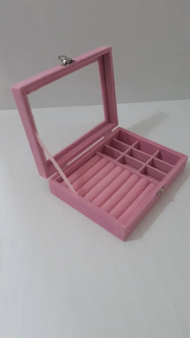 Portagioielli rosa con divisori