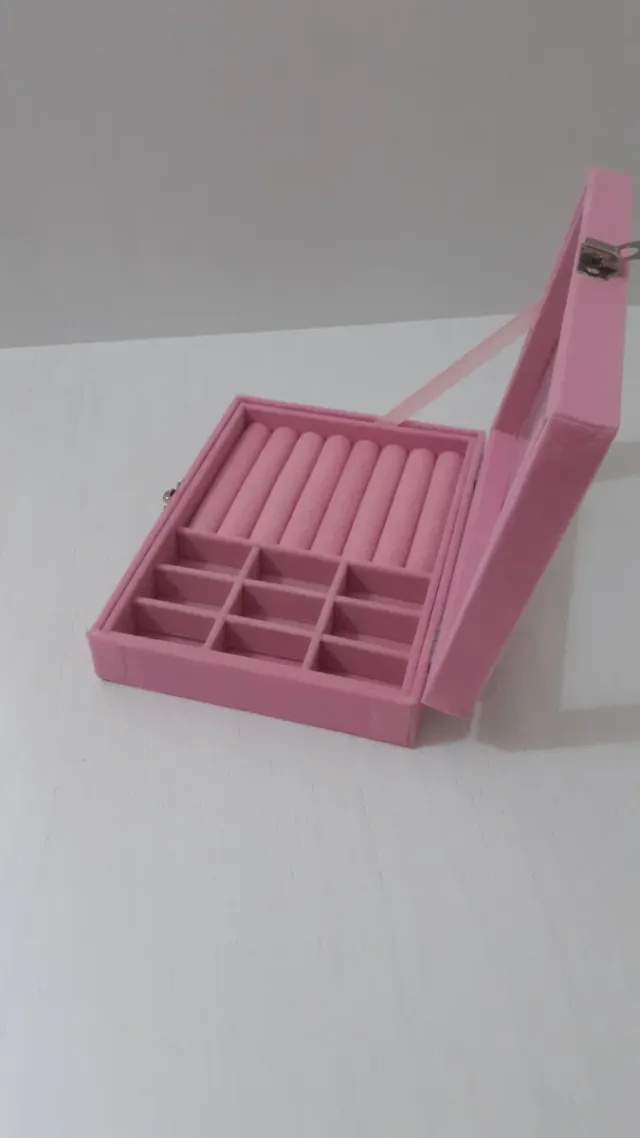 Portagioielli rosa con divisori