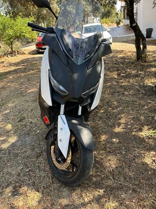 Yamaha XMAX 300cc Scooter