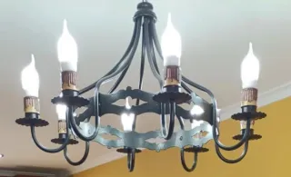 Lámpara de forja negra estilo rústico