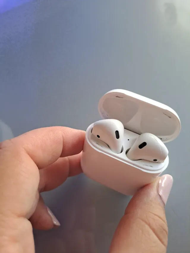 Airpods con estuche de carga