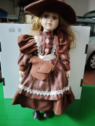 Muñeca Vintage Vestido Cuadros Marrón