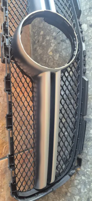 Calandra + emblema Mercedes A45 AMG W176 original