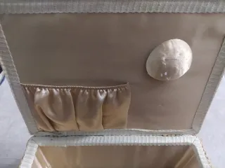 Costurero decorado tela y mimbre