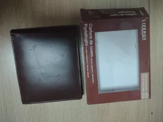 Cartera de piel LIVERGY