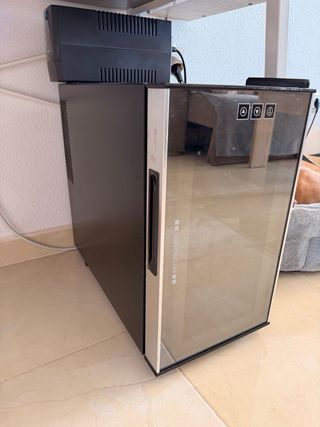 Vinoteca pequeña para 8 botellas