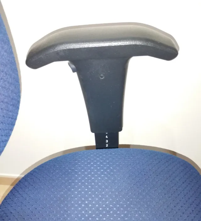 Silla de oficina giratoria azul