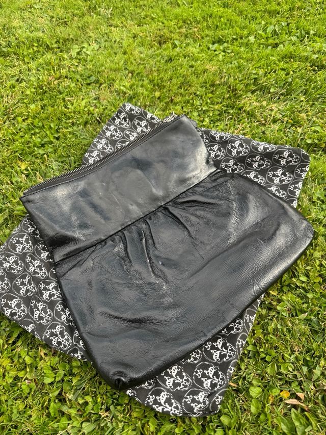 Bolso de mano piel charol arrugado Thomas Wylde