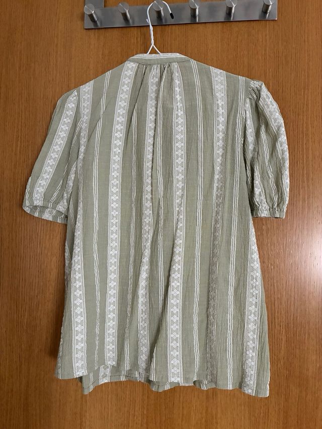 Camisa Easy Wear verde bordada manga corta