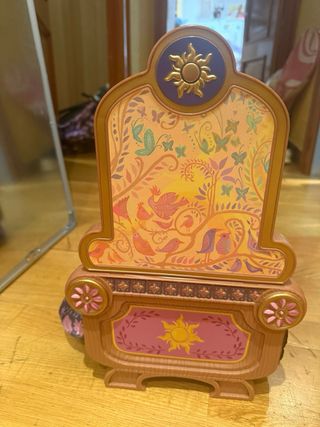 Muñeca Rapunzel con cuna