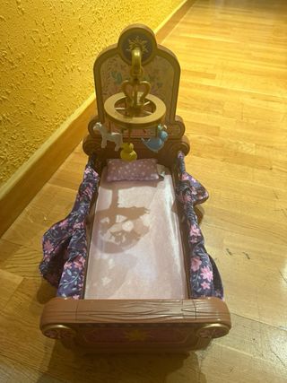 Muñeca Rapunzel con cuna