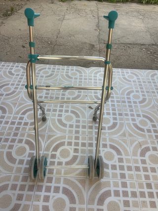 Andador con ruedas