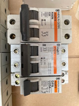 Magnetotermicos Merlin Gerin 25A y 15A