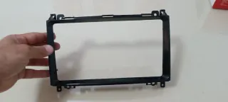 Marco Pantalla Mercedes Negro Brillante