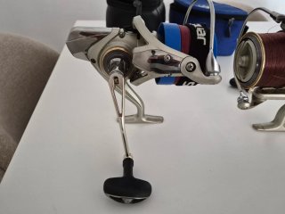 Pareja carretes Daiwa Emblem 35 QD Con  10 bobinas