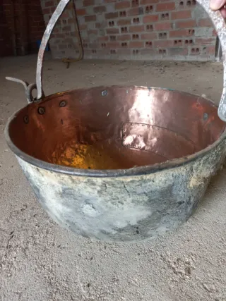 Caldero de cobre antiguo