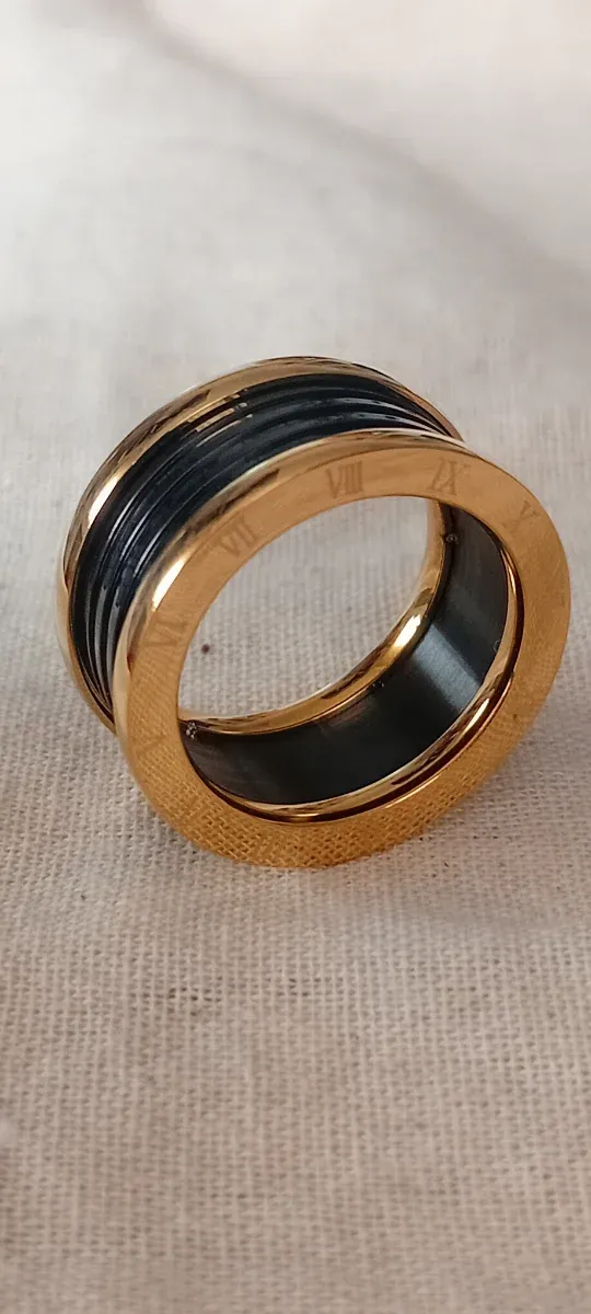 Anillo Bulgari Zero Negro y Dorado
