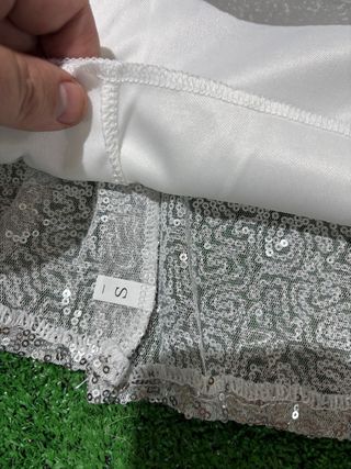 Minifalda plateada de lentejuelas