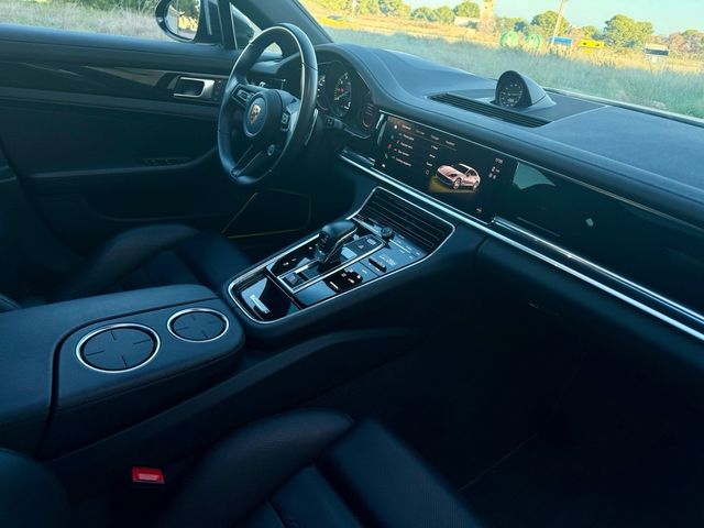 Porsche Panamera 4