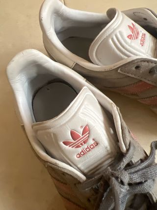 Zapatillas Adidas Gazelle grises y rosas