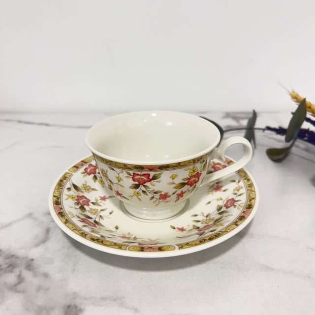 Taza y plato Douwe Egberts romántica.