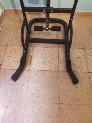 Máquina de dominadas, fondos y banco