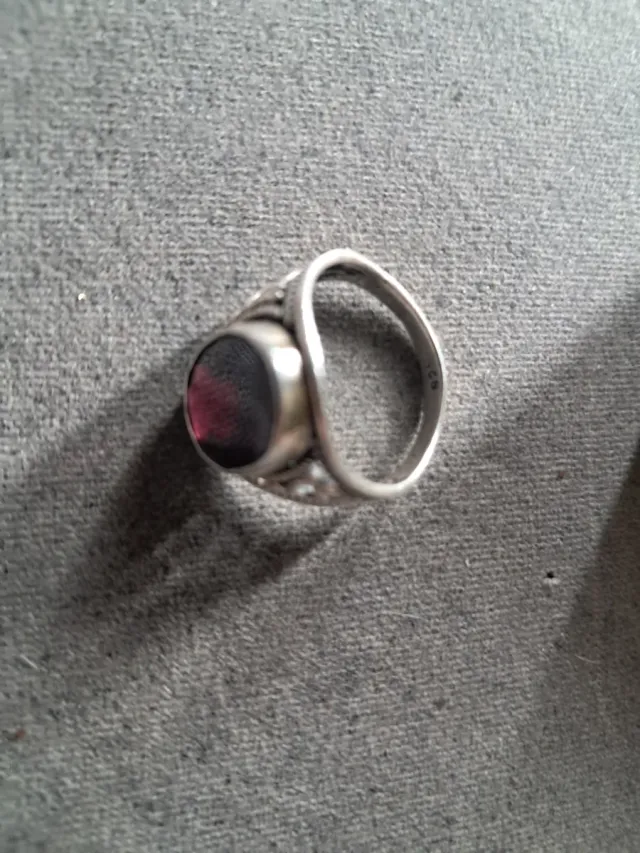 Anillo Plata con Piedra Roja Ovalada