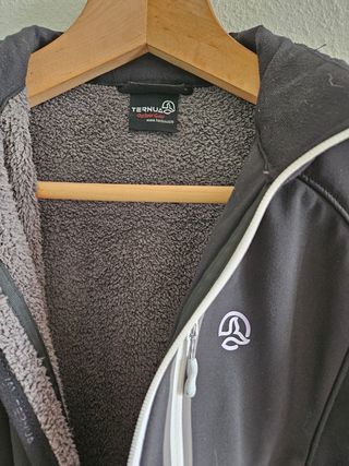 chaqueta termica Termua negro 