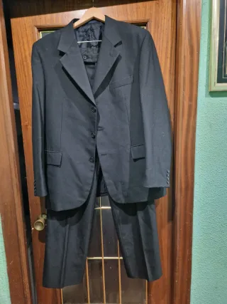 Traje gris oscuro Talla 48