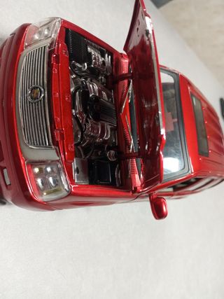 Cadillac Escalade 1/18