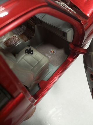 Cadillac Escalade 1/18