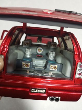 Cadillac Escalade 1/18