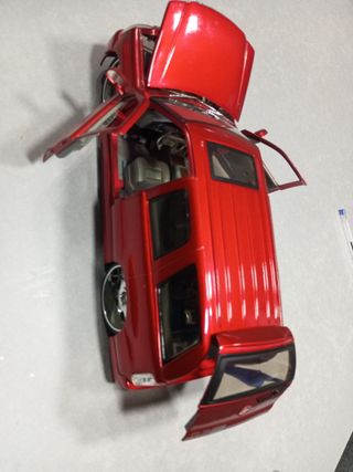 Cadillac Escalade 1/18