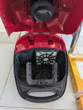 Aspiradora con bolsa AEG VX4