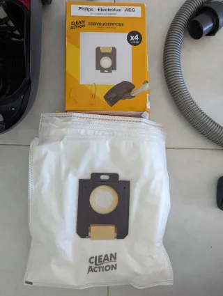 Aspiradora con bolsa AEG VX4