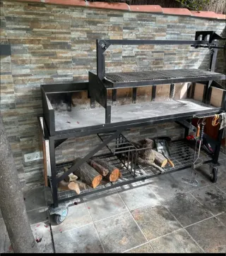 Barbacoa profesional metal y piedra