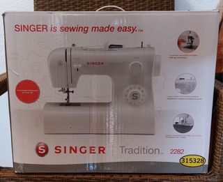 Máquina de coser Singer Tradition 2282. Con hilos.