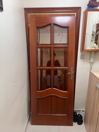 Puerta Madera Marrón con Cristal