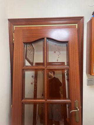 Puerta Madera Marrón con Cristal
