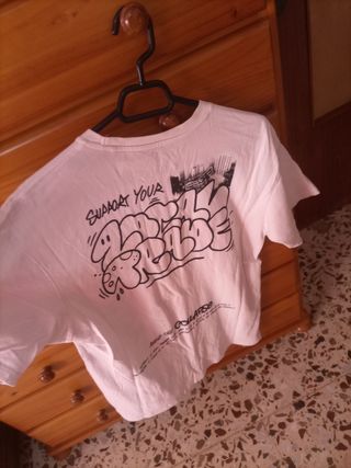 Camiseta blanca con estampado