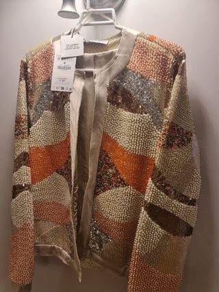 Chaqueta Zara lentejuelas y perlas