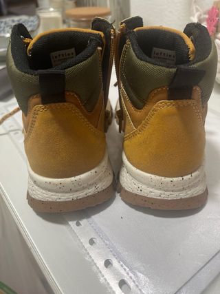 Botas niño Lefties marrones . talla 30