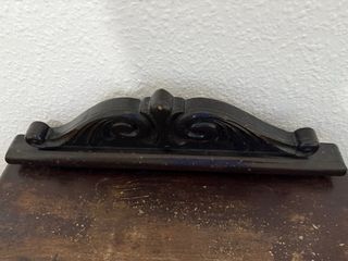 Mesita de noche antigua de madera