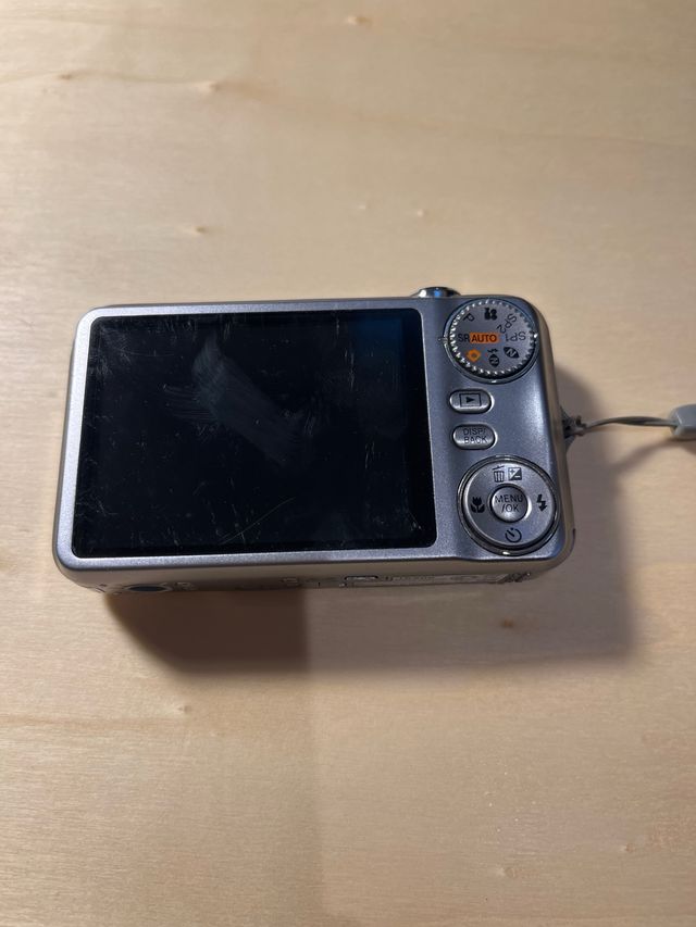 Cámara Digital Fujifilm 12MP Zoom Óptico 5x