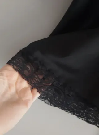 Top lencero negro con encaje