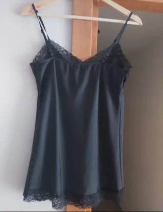 Top lencero negro con encaje