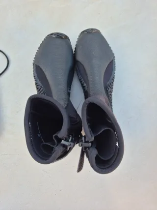 Traje de neopreno y escarpines