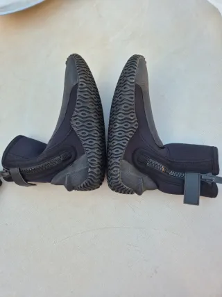 Traje de neopreno y escarpines